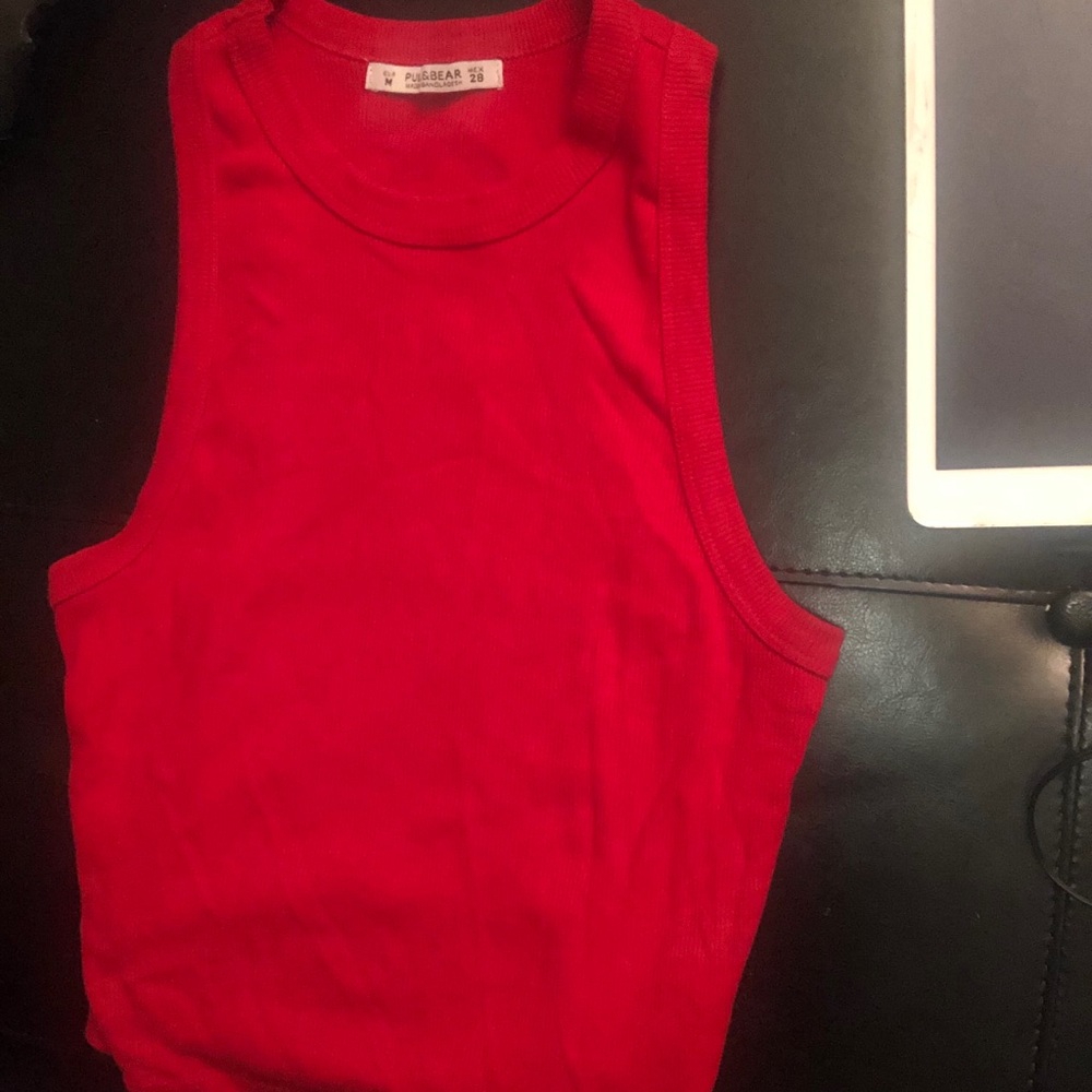 Red ribbed, sleeveless shirt